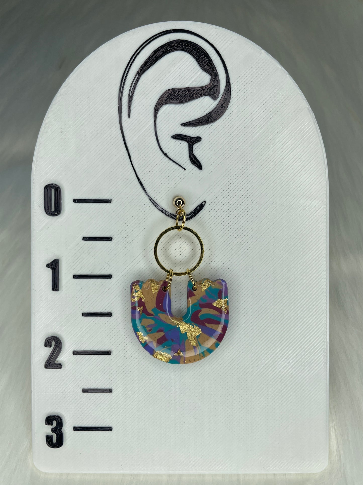 Multicolored U-shaped dangles