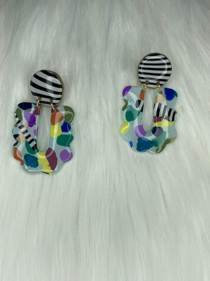 Multi-patterned scalloped dangles