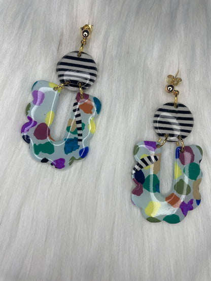 Multi-patterned scalloped dangles