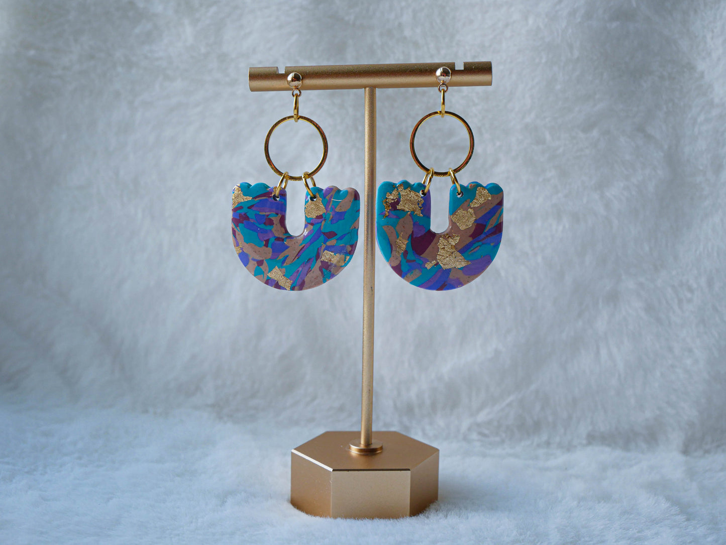 Multicolored U-shaped dangles